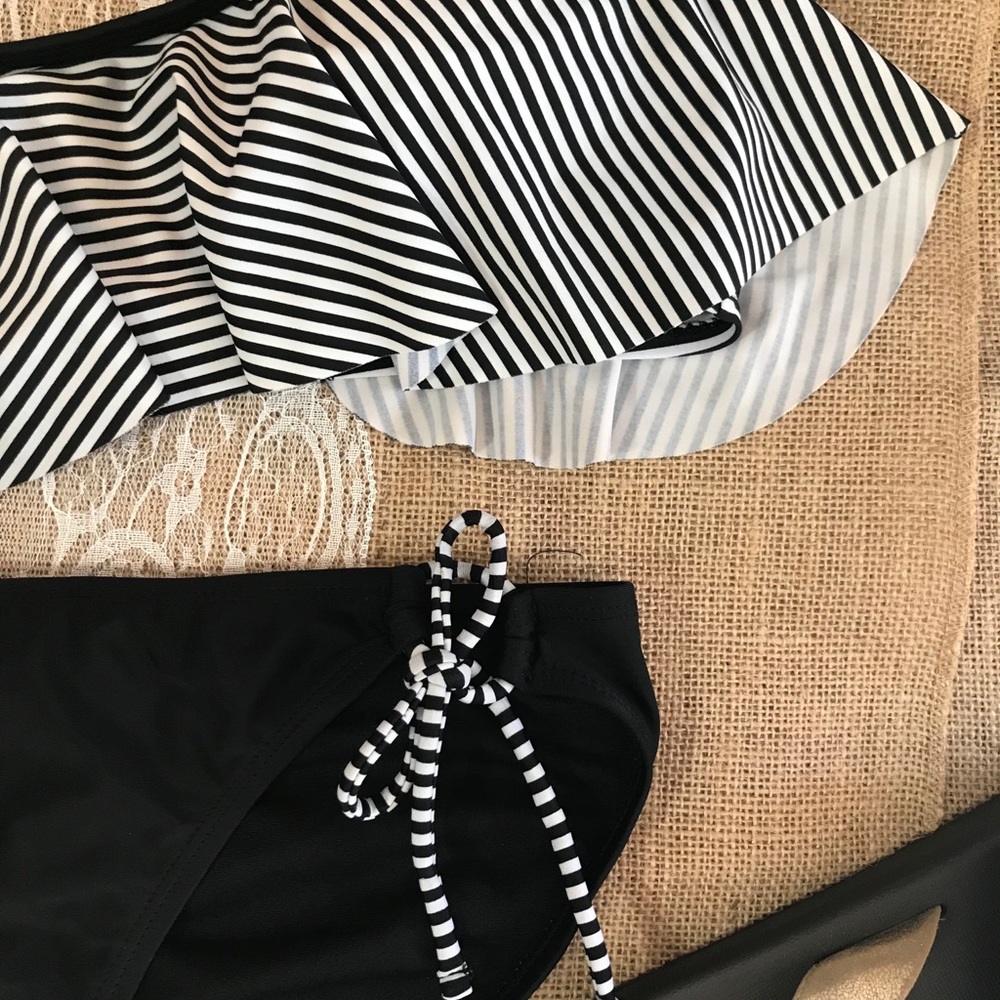 💕 Bikini - Striped Ruffle Top & Booty Ruching - Picture 6 of 6